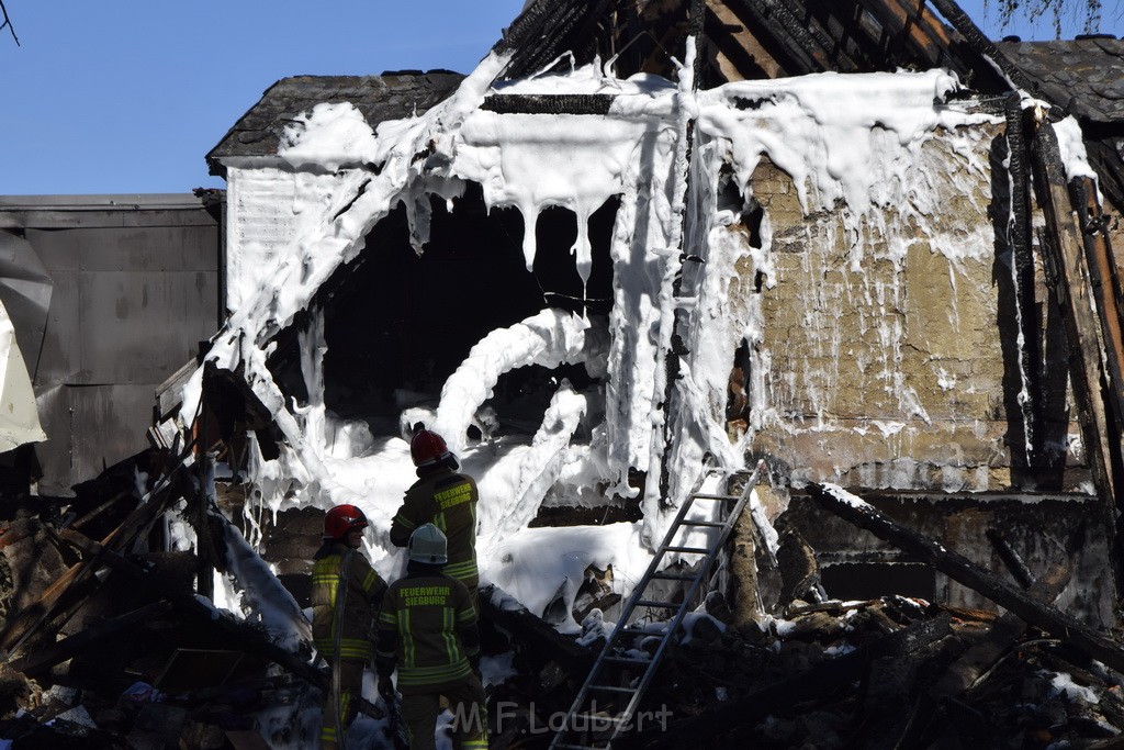 Grossfeuer Einfamilienhaus Siegburg Muehlengrabenstr P1415.JPG - Miklos Laubert